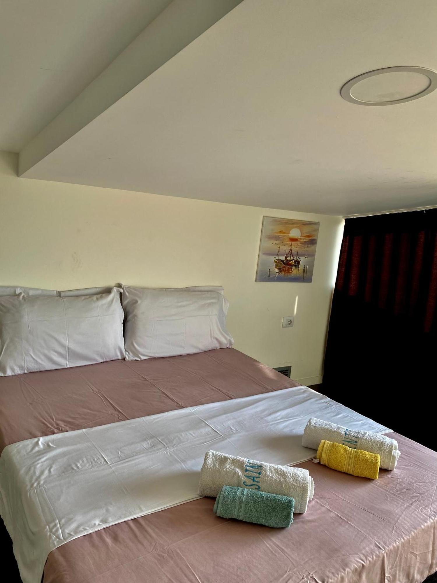 Saint Tropez Durres Hotell Bisht Kamez Exteriör bild