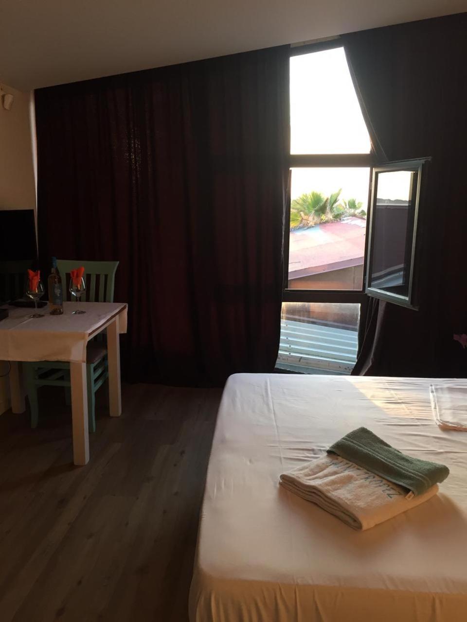 Saint Tropez Durres Hotell Bisht Kamez Exteriör bild
